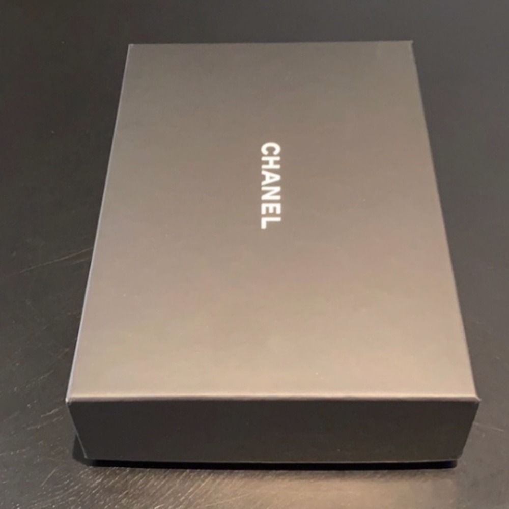 Chanel Gift Black Medium Box - Picture 3 of 6